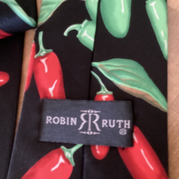 Robin Ruth “Chilis & Leaves“ Necktie - Picture 3 of 5